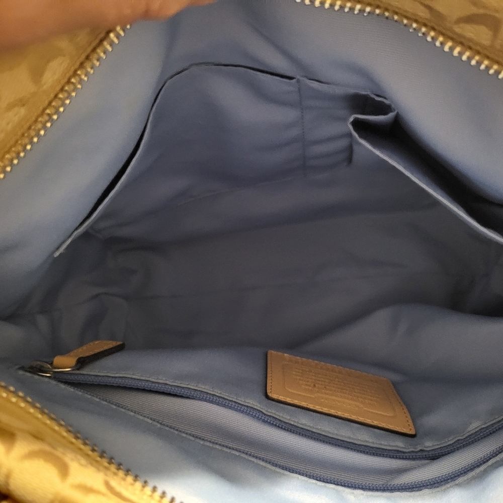 Coach Signature Stripe Tote. Beige And Blue. - Picture 6 of 7